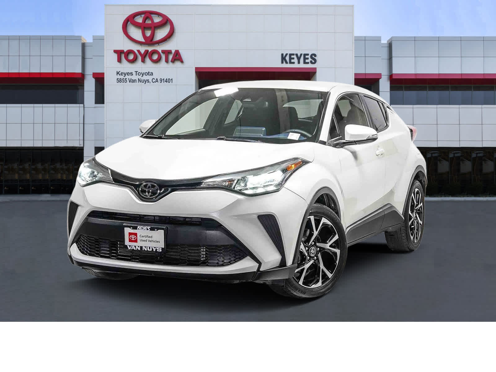 2021 Toyota C-HR XLE's photo