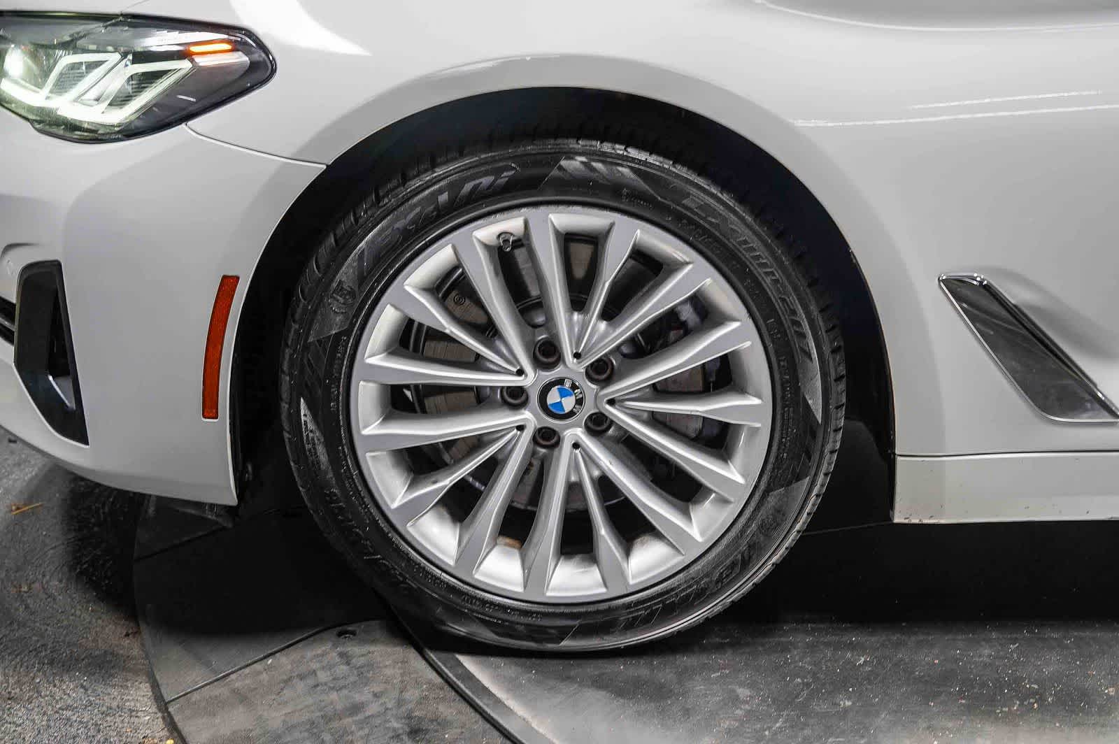 2021 BMW 530i 530i